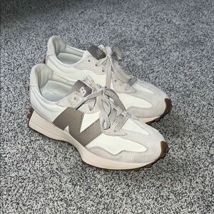 New Balance 327 Sneakers